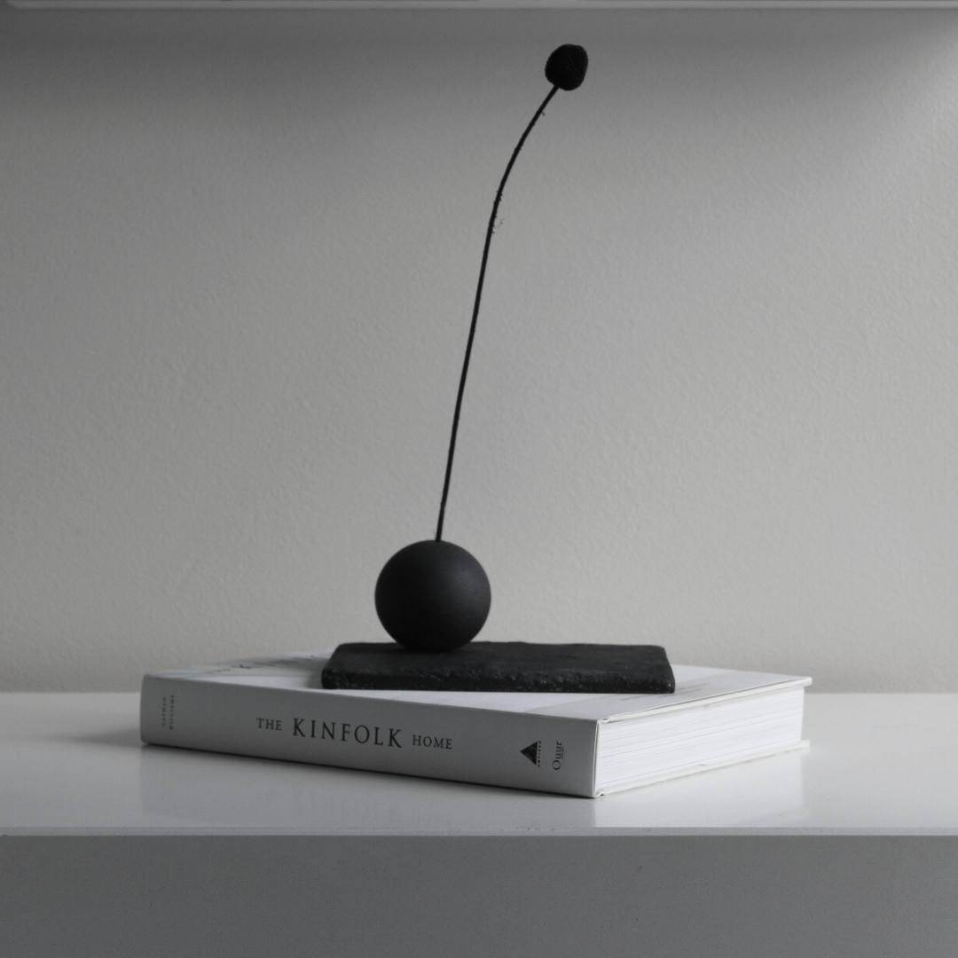 THE SPHERE STEM TRAY